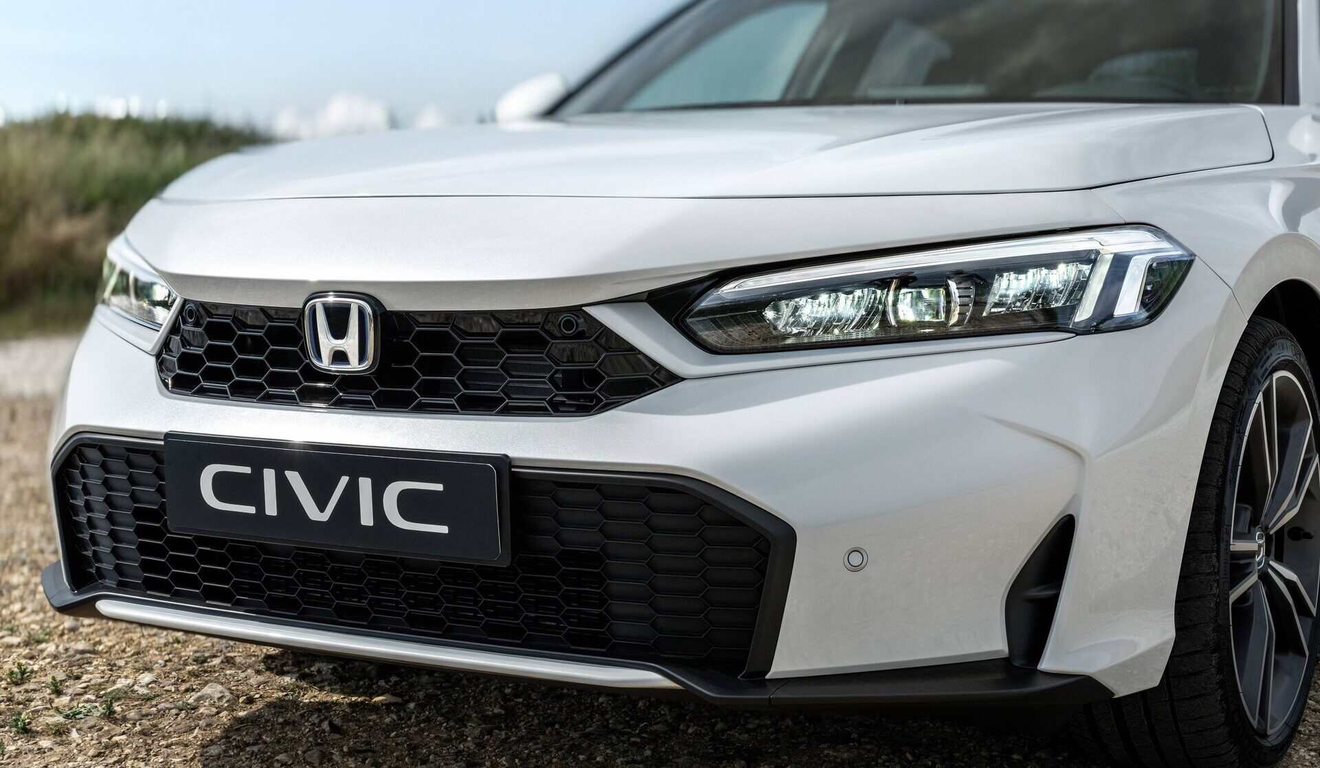 het front van de gefacelifte honda civic
